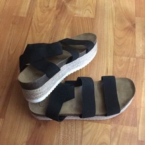 Wedged sandals size 7
